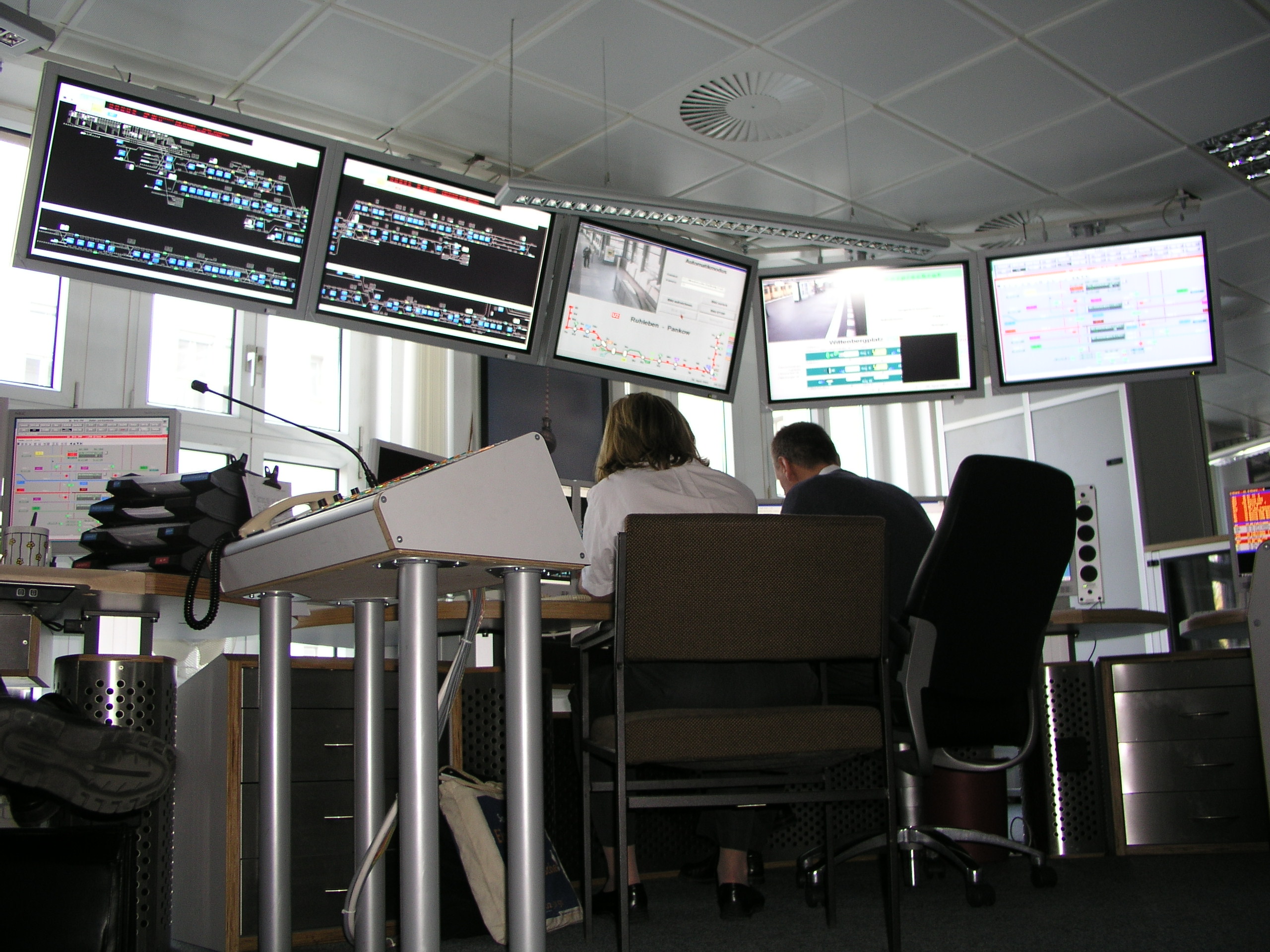 First industrial TFTs over 40&quot;